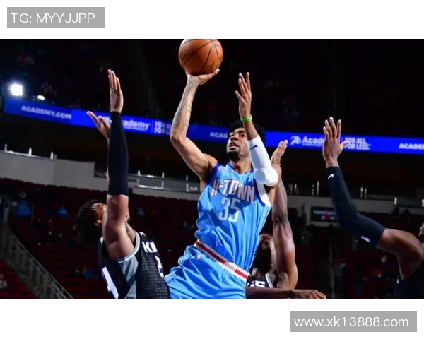 迈尔斯布里奇斯全场表现抢眼18投11中斩获26分14篮板正负值高达19 迈尔斯布里奇斯全场表现抢眼18投11中斩获26分14篮板正负值高达19